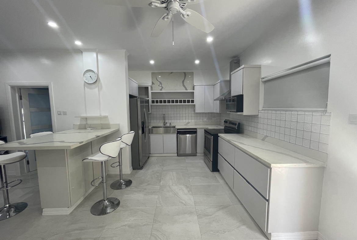 Bright Condo - Modern 2 Bedroom Apartment — photo 4