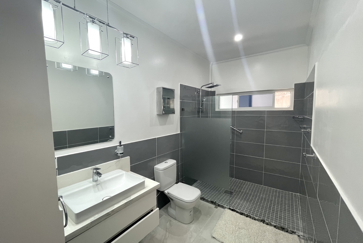 Bright Condo - Modern 2 Bedroom Apartment — photo 8