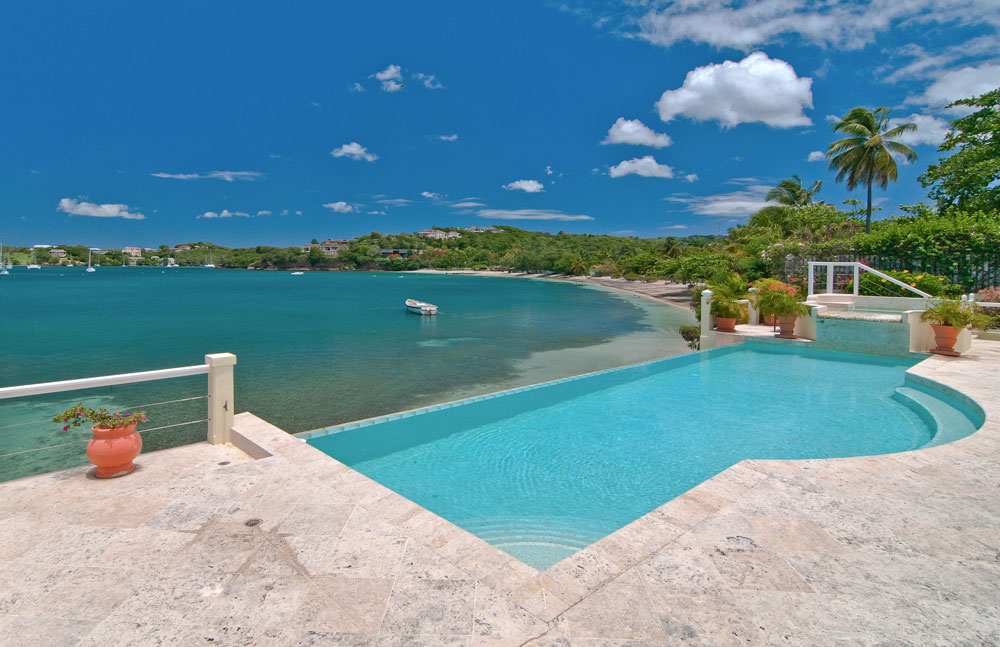Rolling Surf - Luxury Beachside Villa — photo 3