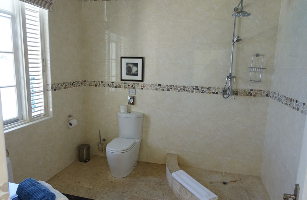 Rolling Surf - Luxury Beachside Villa — photo 15