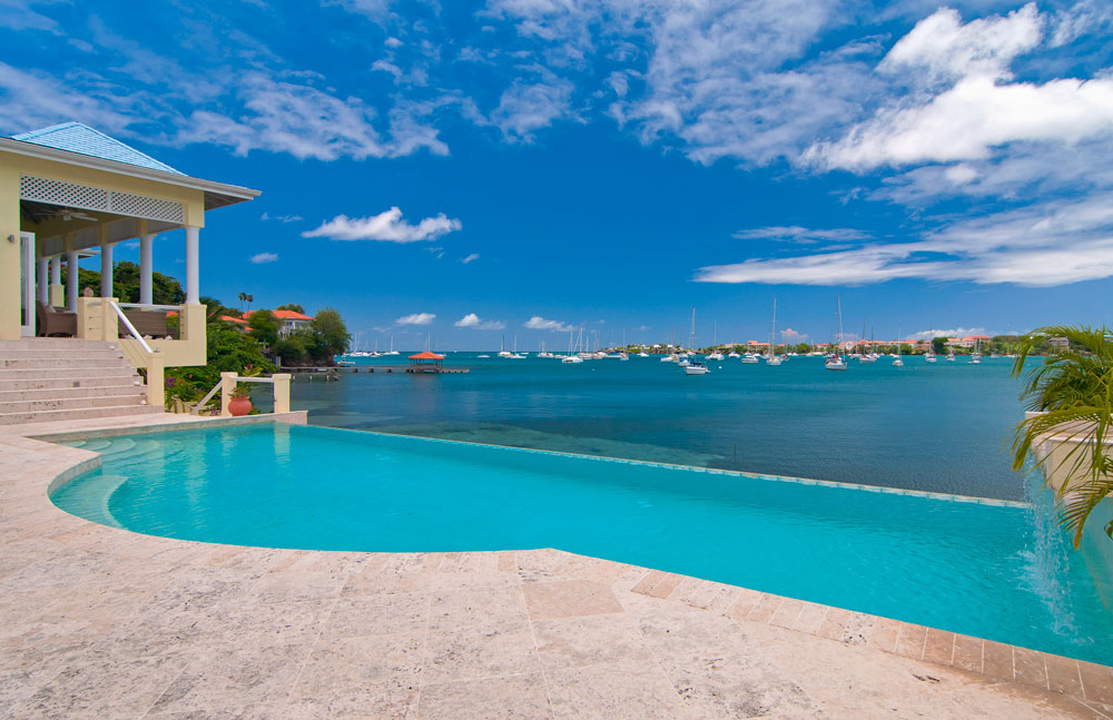Rolling Surf - Luxury Beachside Villa