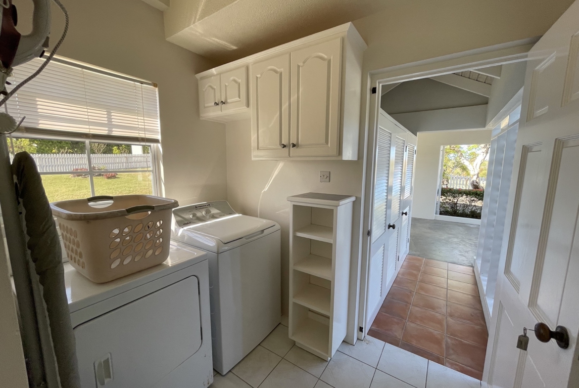Sun-Filled Villa at Coral Cove — photo 12